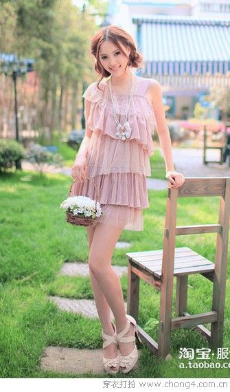 妩媚动人层次感连衣裙 妩媚动人层次感连衣裙