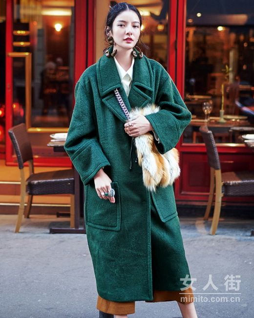裹上羊剪绒大衣,冬季露脐也不怕冷!